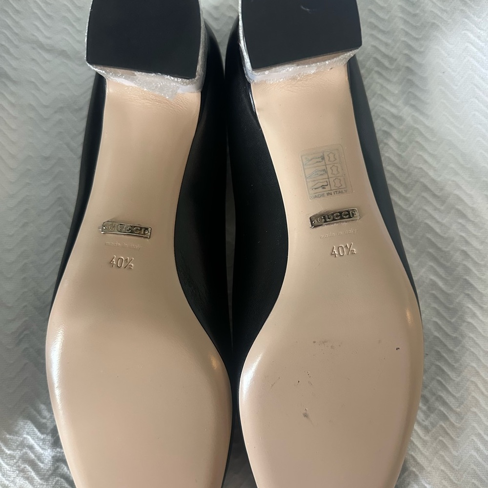 Gucci Black Loafers with Embellished Buckle and Heel - Picture 5 of 12